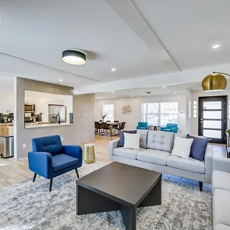 Stunning Dallas Home W Beautiful Yard Big Groups